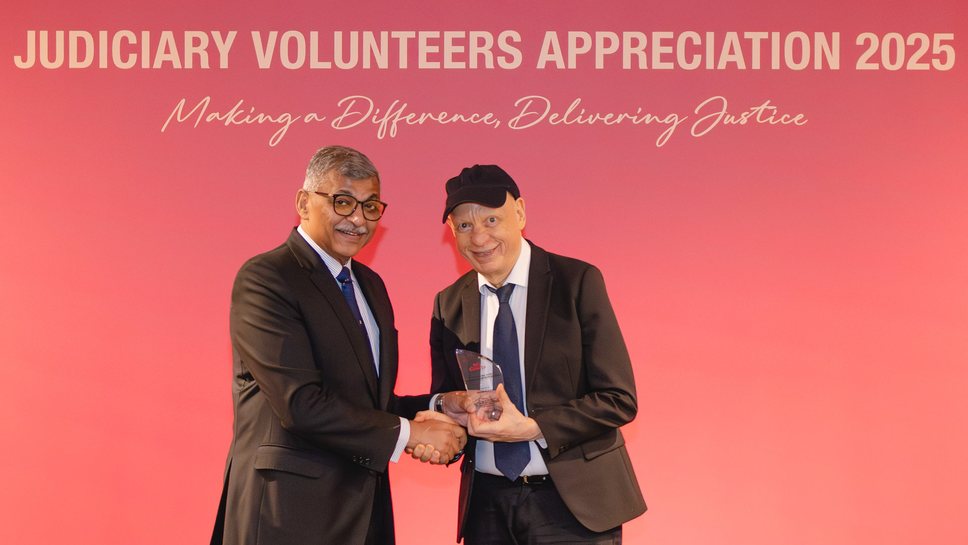 David Hoicka receives mediation award from Singapore Chief Justice